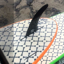 Load image into Gallery viewer, softdogsurf fins surfboard futures single fin on board 3
